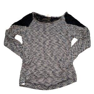 Tea n Rose Light Weight Knit Blouse With Lace Panel-Black-Size Small-GUC